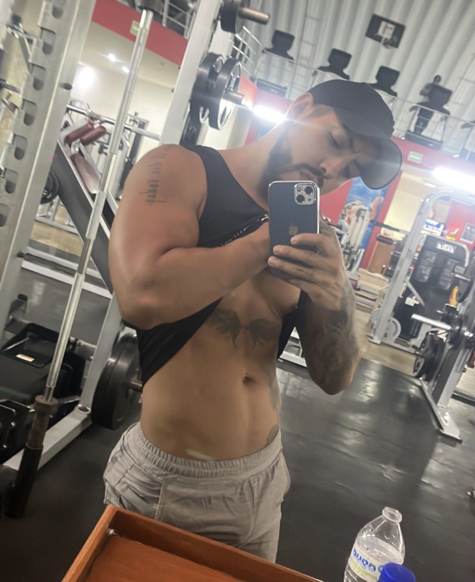 PoulRaudelt's tweet photo. Después  entrenar , una foto si no no sirve hahah

que calor !!!! 🥵 🔥 🔥 🔥 

#gaymexico  #gayfit  #gymmotivation  #gymgay  #gymshower  #gayhot  #gaylatino  #gaytatto #tatto #tattoboy #Chacalesmexicanos  #ChacalitoRico  #ChacalCogelon  #hot  #gaynalgon #latinoboy https://t.co/JpfimrUK3v