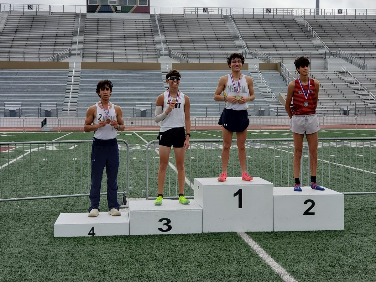 We got a Uil Regional Qualifier! Freshman Aaron Nava places 3rd in the 5A boys 3200m run at the Area  31/32 meet at PSJA ISD  Stadium.