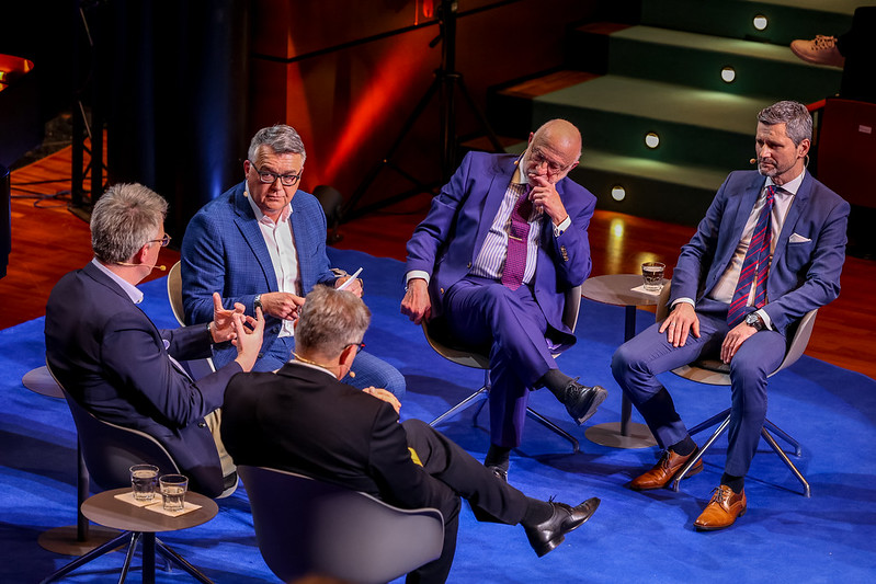 Wirtschaftstalk's tweet photo. Bericht &amp; Bilder vom 56. Bonner @Wirtschaftstalk: Rüstung als Wirtschaftsfaktor
mit Konteradmiral Roland Obersteg @cirbw, Prof. Dr. Hubertus Bardt @iw_koeln, Generalmajor a.D. Wolfgang Döring (DWT), Dr. Mariucci Marcello, ELETTRONICA GmbH
https://t.co/yK76thigvd https://t.co/8DKeZsDLUY