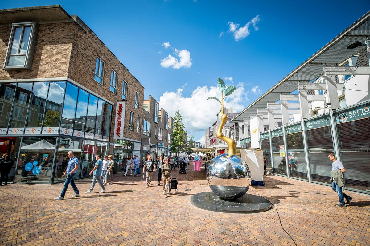 veluwe_vallei's tweet photo. Stadswandeling langs Edese #kunstwerken in het centrum op zaterdag 6 mei o.l.v. een #SRVV-gids. De start is bij #Cultura, Molenstraat 45 in #Ede. Aanvang: 14.00 uur. Duur: ongeveer anderhalf uur. Aanmelding: ter plaatse. Prijs: € 5,00 p.p. en € 4,00 voor kinderen tot 12 jaar. https://t.co/phSLEwDkvI