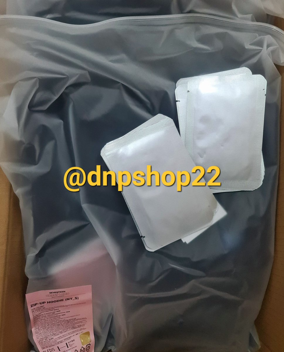 dnpshop22's tweet photo. #ดอพชnotify 2023 SVT 7TH CARAT LAND Trading card Selfie Special Card + Zip-up Hoodie ถึงแล้วนะคะ จัดส่งพรุ่งนี้ค่ะ ขออภัยที่ล่าช้าเพราะติดวันหยุดค่ะ🙇‍♀️ https://t.co/gqtYooCxC8