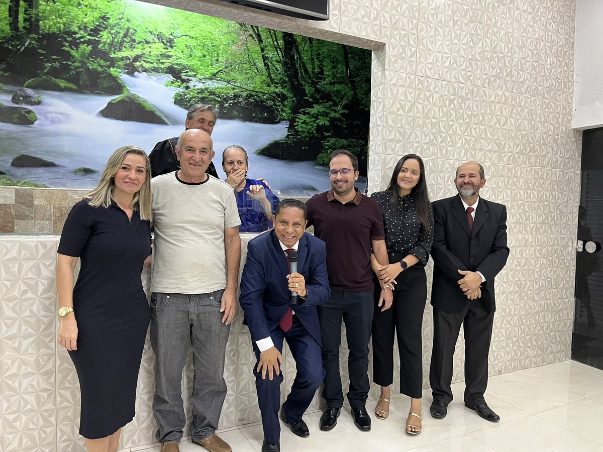 PrLuisGoncalves's tweet photo. Ontem, no evangelismo da @iasd_atheneu vimos o agir de Deus! Tivemos um emocionante #Batismo e muitas outras decisões para futuros #Batismos! https://t.co/s7rJ09ILKW