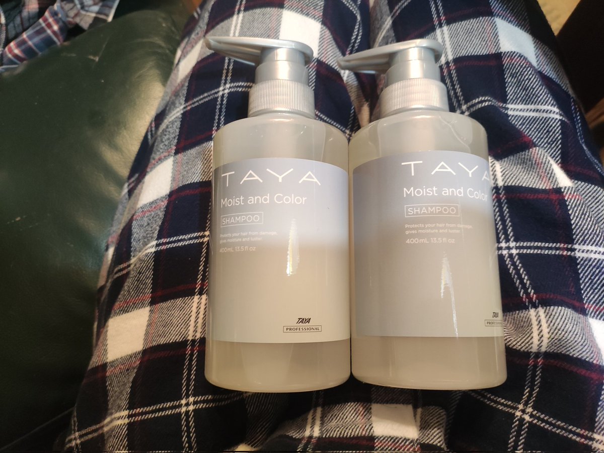 ja801d's tweet photo. 私の優待券で買ったシャンプーたち。未使用で今後使います。特にTAYAは今週から使う予定。またmods hairは株を追加投資して4500円の割引券3枚を貰えるのでさらにシャンプーが買えます。笑いが止まらない😆😆😆😆

#株主優待
#TAYA
#mhgroup
#modshair https://t.co/dgQkfsyPNH