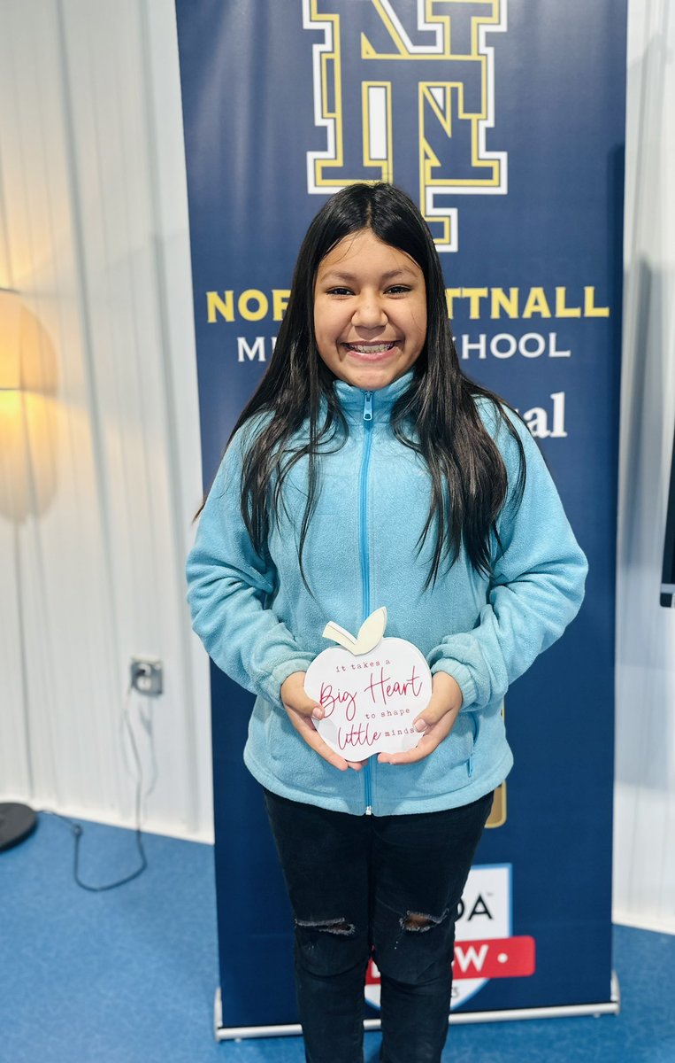 DRCLAUDIAMTZ1's tweet image. Returning back to work with this gift brought tears to my eyes. ❤️🥰#TheWarriorway  #Multilingualprogram