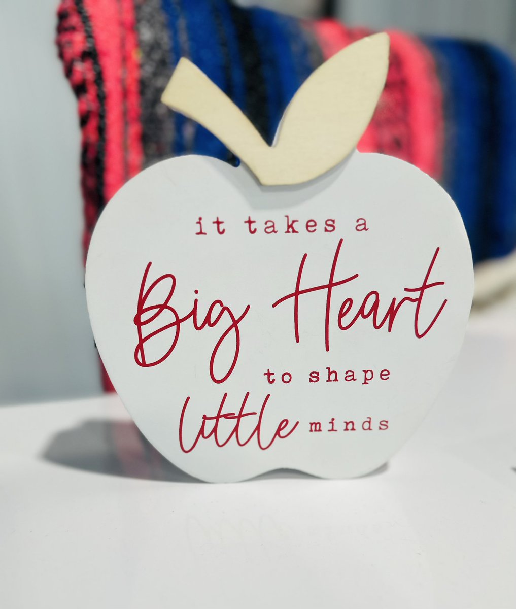 DRCLAUDIAMTZ1's tweet image. Returning back to work with this gift brought tears to my eyes. ❤️🥰#TheWarriorway  #Multilingualprogram