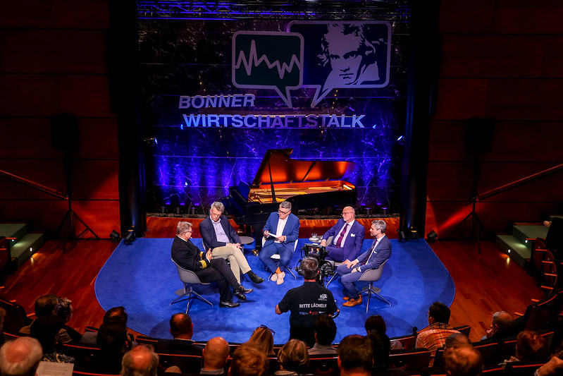 Wirtschaftstalk's tweet photo. Bericht &amp; Bilder vom 56. Bonner @Wirtschaftstalk: Rüstung als Wirtschaftsfaktor
mit Konteradmiral Roland Obersteg @cirbw, Prof. Dr. Hubertus Bardt @iw_koeln, Generalmajor a.D. Wolfgang Döring (DWT), Dr. Mariucci Marcello, ELETTRONICA GmbH
https://t.co/yK76thigvd https://t.co/8DKeZsDLUY