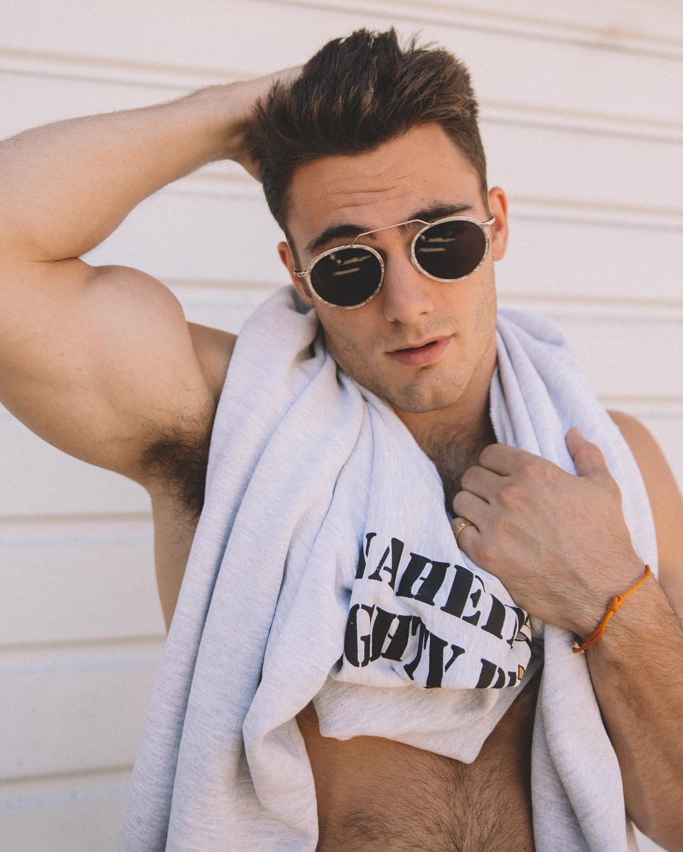 twoocity's tweet photo. 📸 leviconely

#twoocity #gay #leviconely https://t.co/I4Ov20LVWt