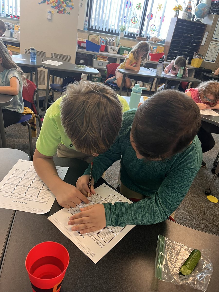 kimwheaton03's tweet photo. My students are so selfless. They always jump at the opportunity to help their classmates! #teachergoals #InMarauderCountry https://t.co/n2k5t2ncLR