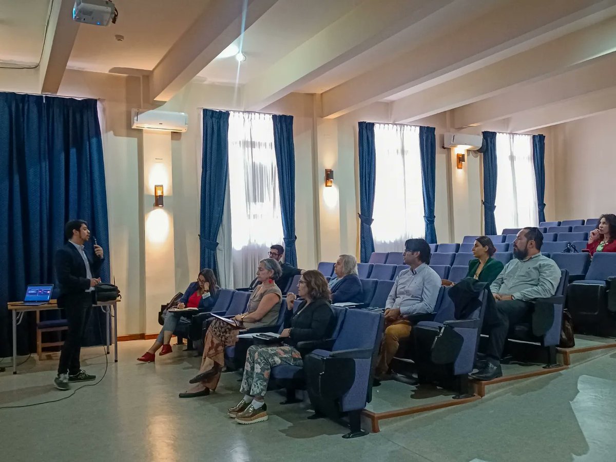 seremieduc01's tweet photo. 📚 👥 #ReactivaciónEducativa | Unidad de Currículum y Evaluación (UCE) @Mineduc y Educación @secreduc_tarapaca realizan jornada de Actualización y Priorización Curricular orientada a Supervisor@s #DEPROV y #SECREDUC para apoyar a los 🏫 en la y recuperación de aprendizajes ✍🏼 https://t.co/4MTYALLDnA