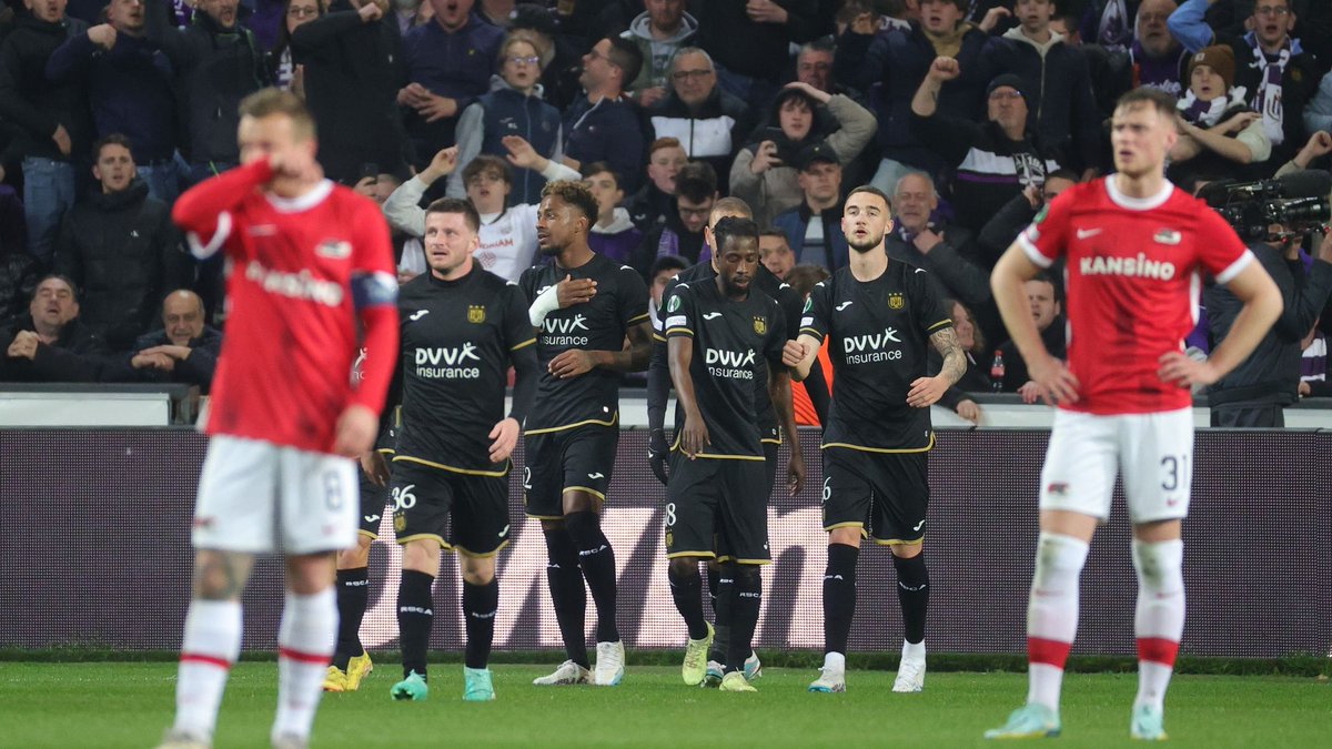 MaProLeague's tweet image. XI AZ : Ryan, Sugawara, Hatzidiakos, Beukema, Kerkez, Clasie, Mijnans, Reijnders, Odgaard, Pavlidis, van Brederode

XI AND : Verbruggen, Murillo, Debast, Vertonghen, N'Diaye, Diawara, Ashimeru, Refaelov, Dreyer, Amuzu, Slimani

#AZAND