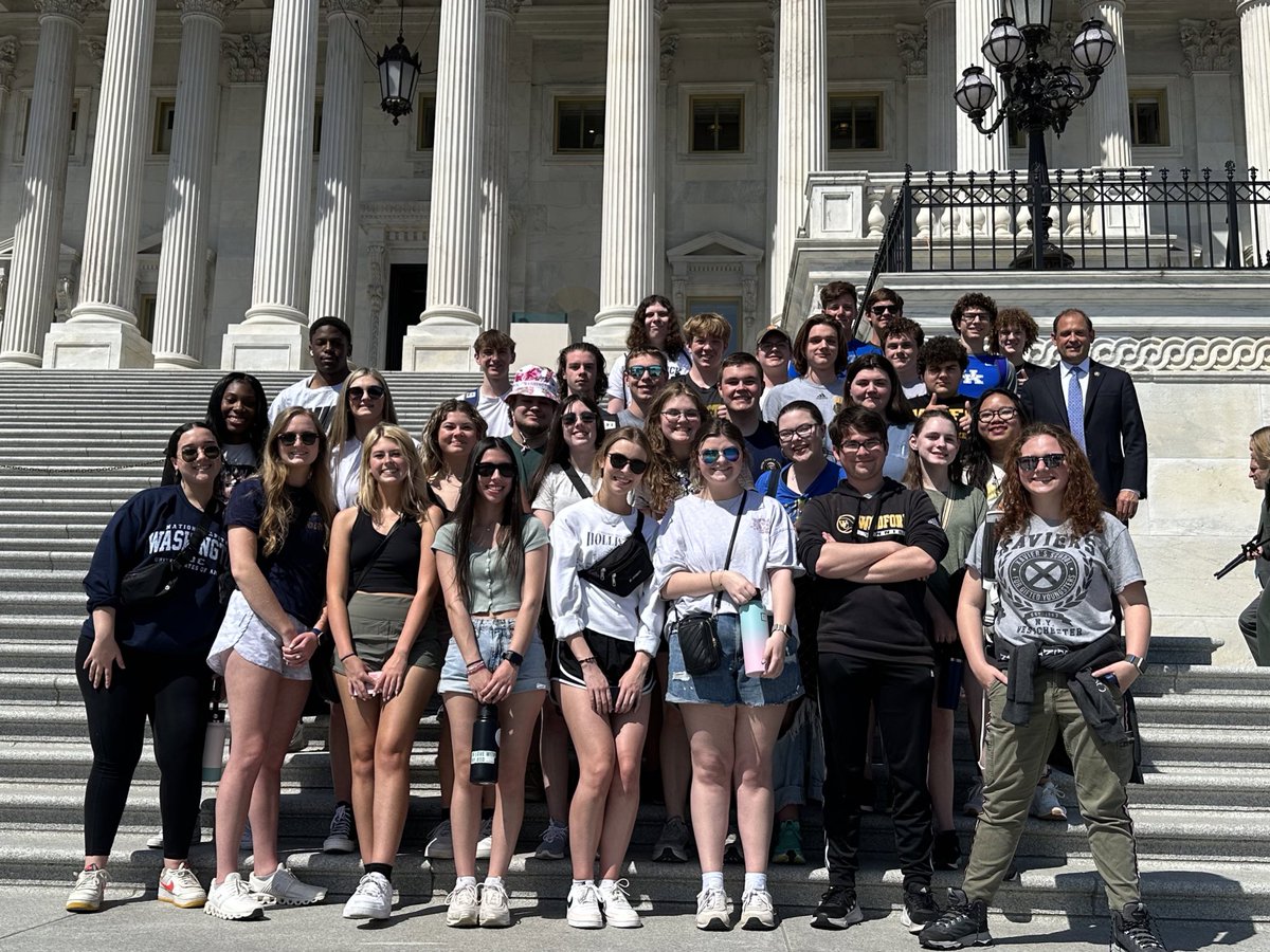 HeyMrsPreston's tweet photo. Thank you @RepAndyBarr for meeting and speaking with our students today! @WoodfordCoPS #kidswin https://t.co/CEEZdVWOSy