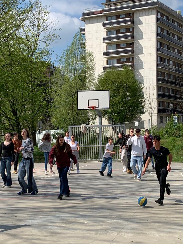 inselcalamot's tweet photo. Dimarts van marxar d'intercanvi a Bèlgica 35 alumnes de 1r de batxillerat. Així de bé s'ho estan passant! #SomCalamot #BATCalamot #somllengües #intercanvis #intercanvisBèlgica #intercanvisBATCalamot https://t.co/HdyS4qecIr