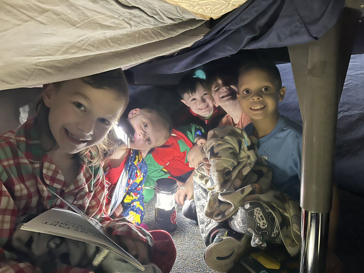 kimwheaton03's tweet photo. Forts, Fiction, and Flashlights…need I say more?!? #InMarauderCountry https://t.co/WzMbvm4Xti