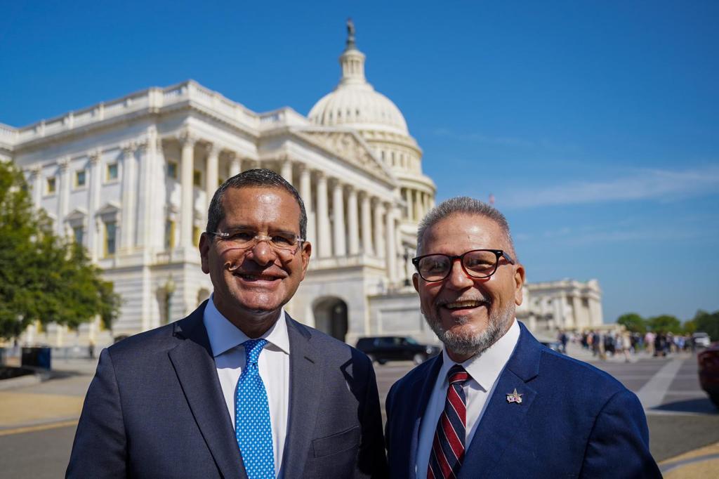 JoseAponte51's tweet image. Hoy durante la radicación del Proyecto de Estatus en la Cámara federal; tenemos que provocar el momento para obtener un cambio de status. Continuamos trabajando por la Igualdad plena para todos los ciudadanos Puerto Rico. @gabrielhr51 @ramonluisrivera @LuigiTorresPR