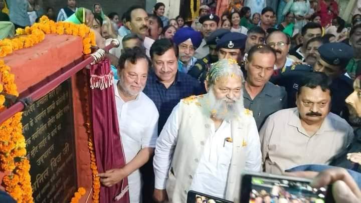 bjphry4ambala's tweet photo. माननीय गृह एवं स्वास्थ्य मंत्री श्री @anilvijminister जी ने शास्त्री कॉलोनी से बंधू नगर तक जाने वाली सड़क एवं स्ट्रीट लाइट के कार्य का उद्घाटन किया !
@pamlaanilvij 
@KapilVij9 
@BJP4Haryana 
@Sanjeev40253365 
@KBaroula 
@KAMALTA90745171 https://t.co/TgAC2IrS5w