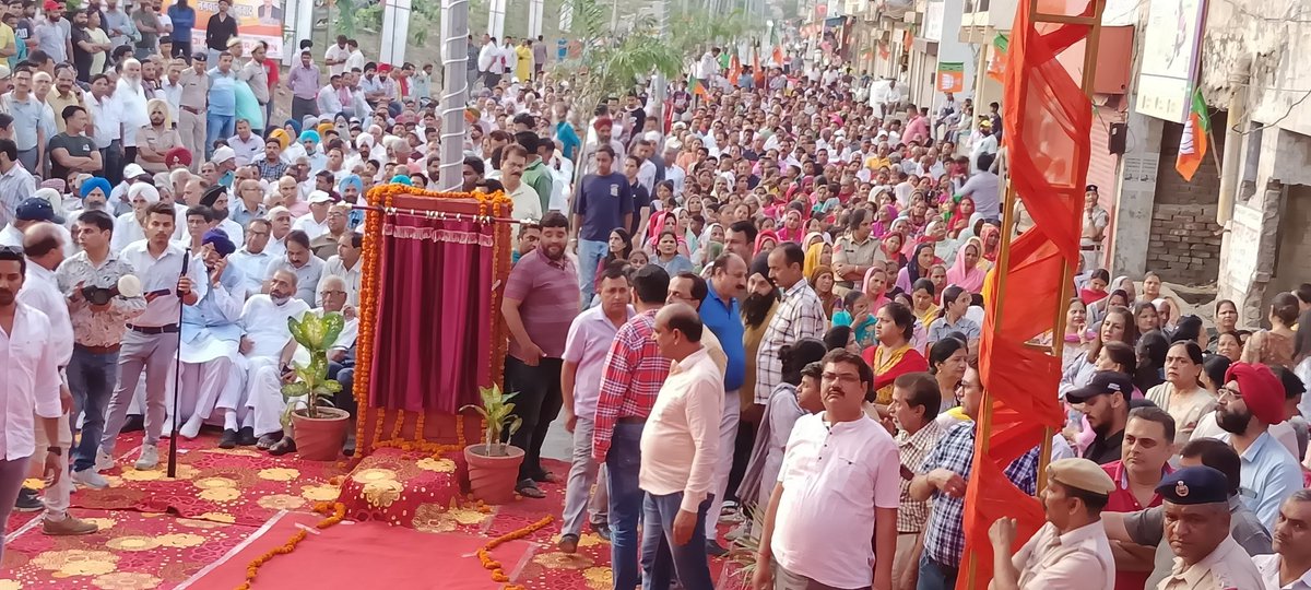 bjphry4ambala's tweet photo. माननीय गृह एवं स्वास्थ्य मंत्री श्री @anilvijminister जी ने शास्त्री कॉलोनी से बंधू नगर तक जाने वाली सड़क एवं स्ट्रीट लाइट के कार्य का उद्घाटन किया !
@pamlaanilvij 
@KapilVij9 
@BJP4Haryana 
@Sanjeev40253365 
@KBaroula 
@KAMALTA90745171 https://t.co/TgAC2IrS5w