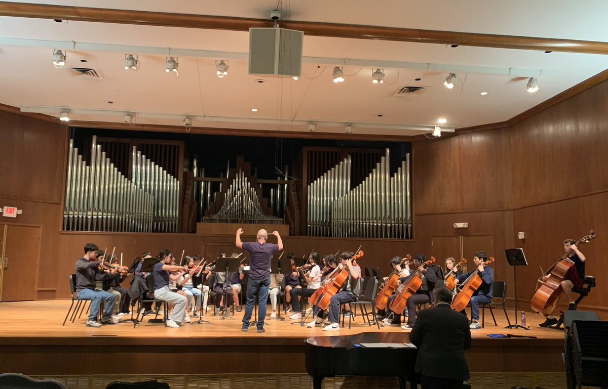 TMHSOrchestra's tweet photo. The orchestra is at Baylor University working with Dr. Alexander this morning! @TISDTMHS @FineArtsTomball https://t.co/CL4LDbpkgA