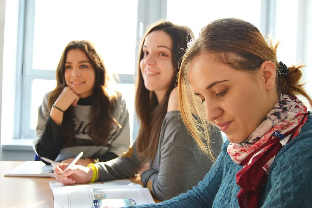 IntSchoolMag's tweet photo. IN FOCUS: Why boosting your EAL provision can boost pupil numbers - Expert Helen Wood takes a closer look at how UK schools can improve their offer and attract more overseas learners 👇 
https://t.co/3pNicQHVhA 
@EnglishPassword @rs_EAL @Kings_Ely 
#EAL #boarding https://t.co/0JCiuuBOeq