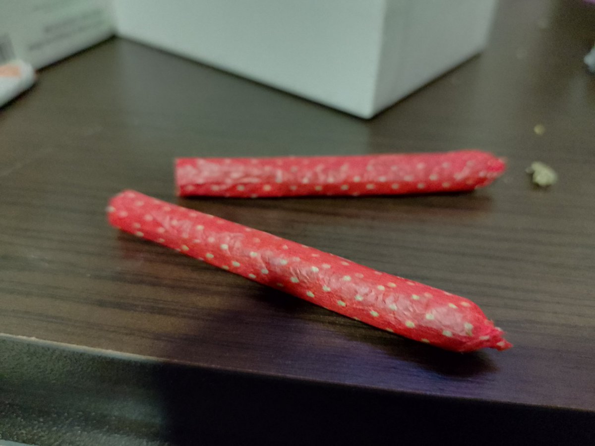 VigiaJaguar's tweet photo. #420Amigable | Recomendaciones (no solo para hoy)
Si la compa o el compa se 'mal viajan', no le deje 'morir', no sé burlen (el o la que lo haga es tombx). Ayúdele con hidratación y si la cuestión es de pálida un bocadillo no caería mal.
¿Otras recomendaciones? https://t.co/JMdc1qJqzo