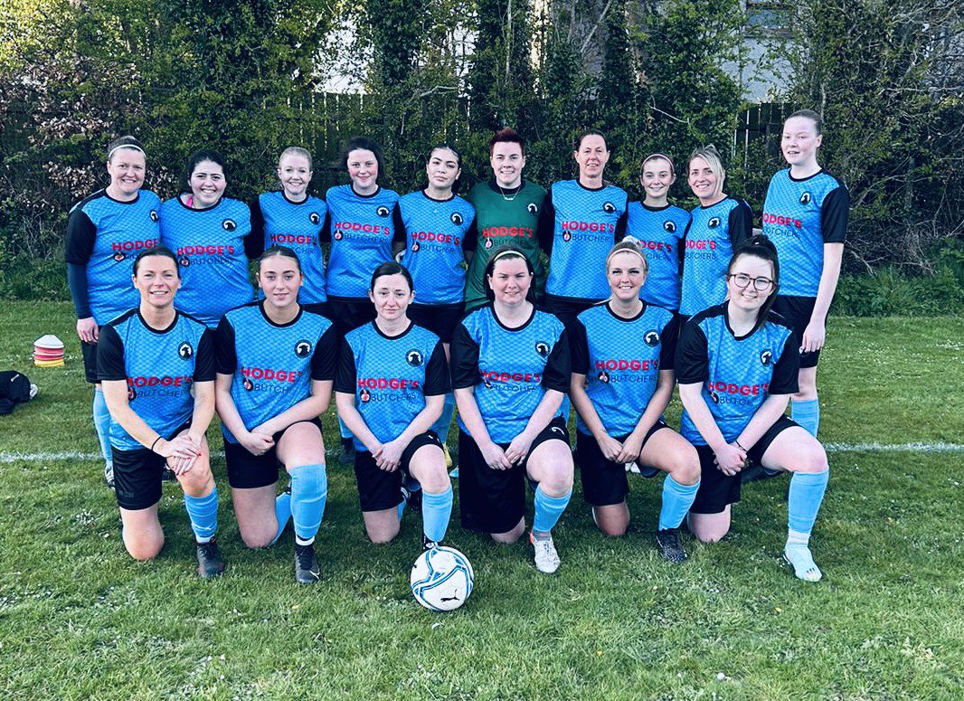 ZoeTisdale's tweet photo. Smiling at last! @futurofalconsfc @niwfa Looking forward to the new season ahead! #friendsinsport❤️‍🔥 #womeninsport #strongwomenlifteachotherup 💙🖤⚽️🦅 https://t.co/fBKz4LSYqV