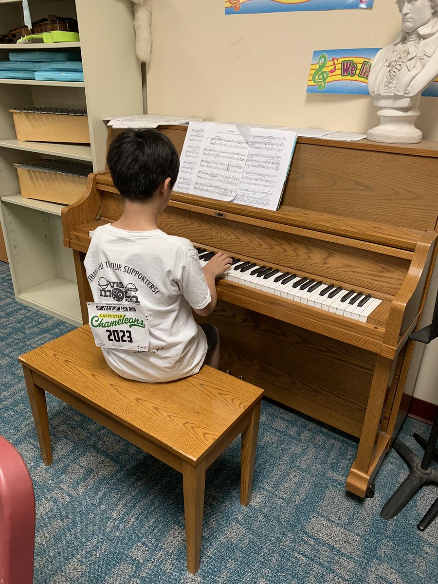 Claire Hinson tweet media