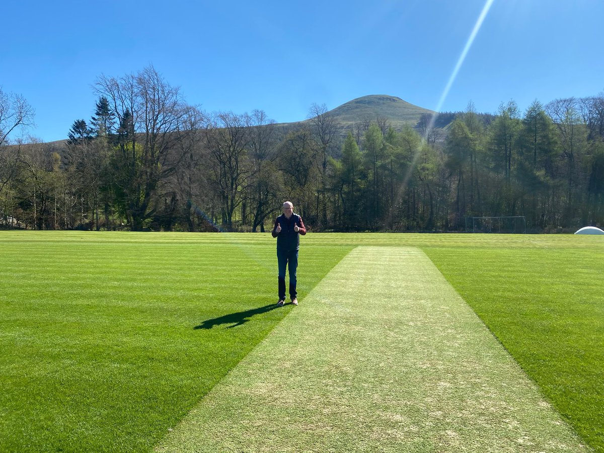 Work continues at Scroggie, helped massively by the 🌞🕶️ and the second pic shows President Nellies giving the wicket the seal of approval 👍🏻

A reminder they training has started and will be every Tuesday and Thursday starting at 18.15. All welcome. 

#FCCFamily #Carefree 💙💛