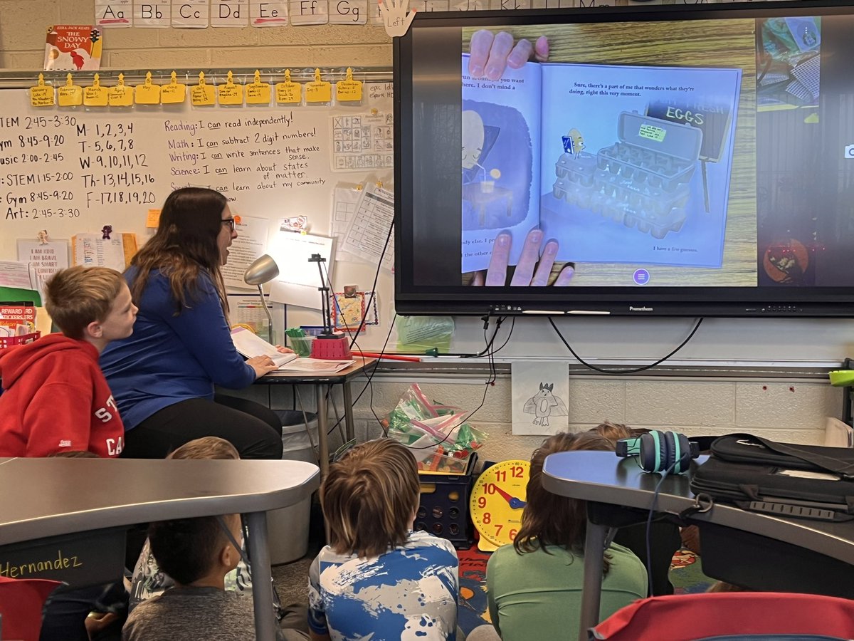 kimwheaton03's tweet photo. Guest readers!  Thank you Mrs. Smith! #InMarauderCountry https://t.co/6uxgjRqeSu
