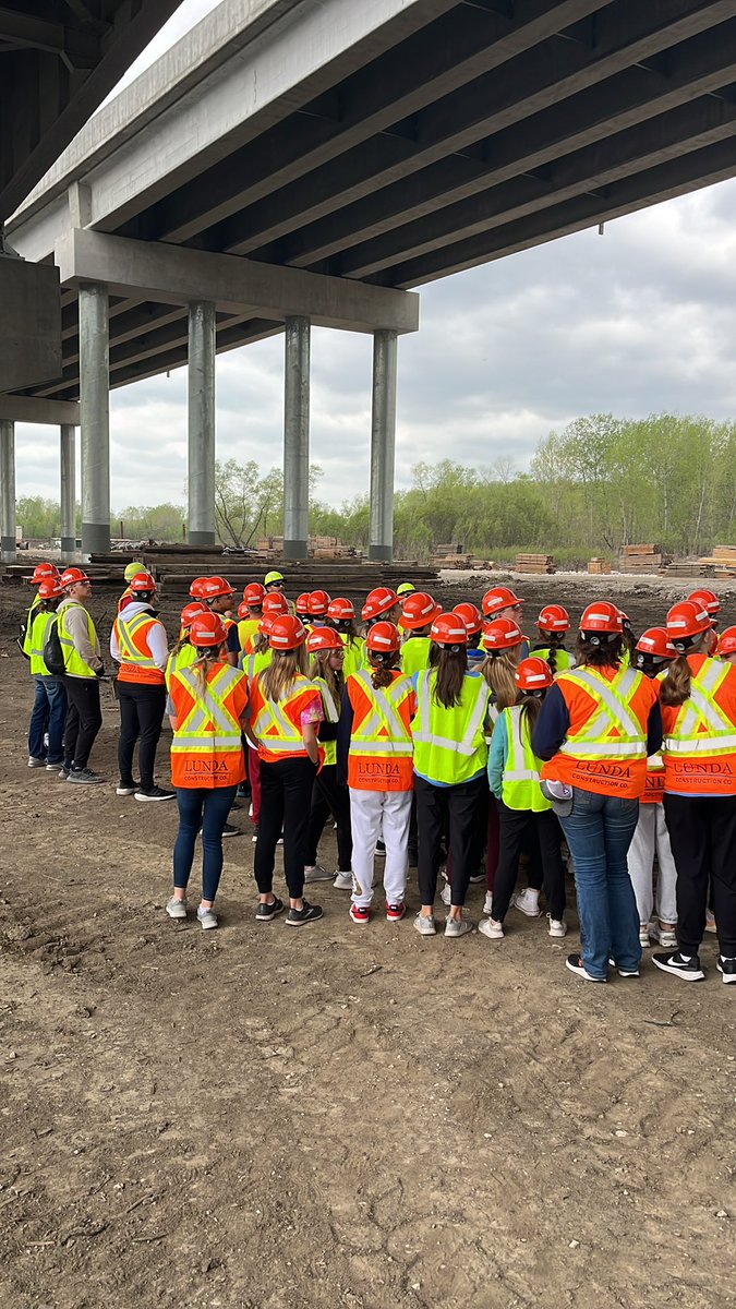 heatherschrimpf's tweet photo. Learning about the construction project at MO River Bridge At Rocheport.  Thx @MoDOT ! @icschooljc https://t.co/CAML7XHrnJ