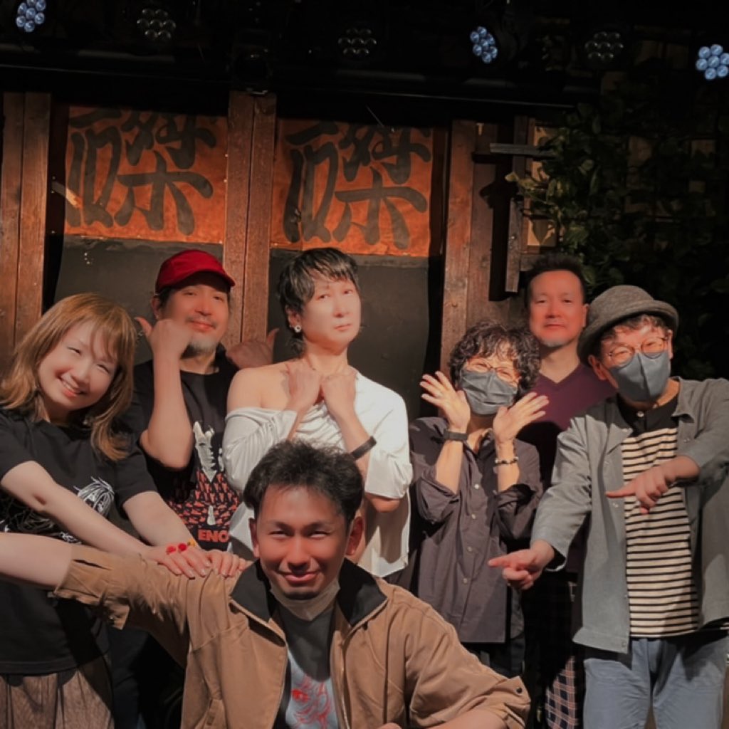 MILKPUNKSEX's tweet photo. HRSセッション大京都ミーティング
無事終わりました。来てくださった皆さんありがとうです❤️お客さんは少なかったけど素敵なライブでした🎼
似顔絵結構、描きました🐻色紙ま��余ってるからネット予約で似顔絵😊やろうかにぁん🎨
#藤掛正隆 #西村雄介
#アリスセイラー
#bikke
#RUBYORLA
#嶽本野ばら https://t.co/BkCRZgVTRQ