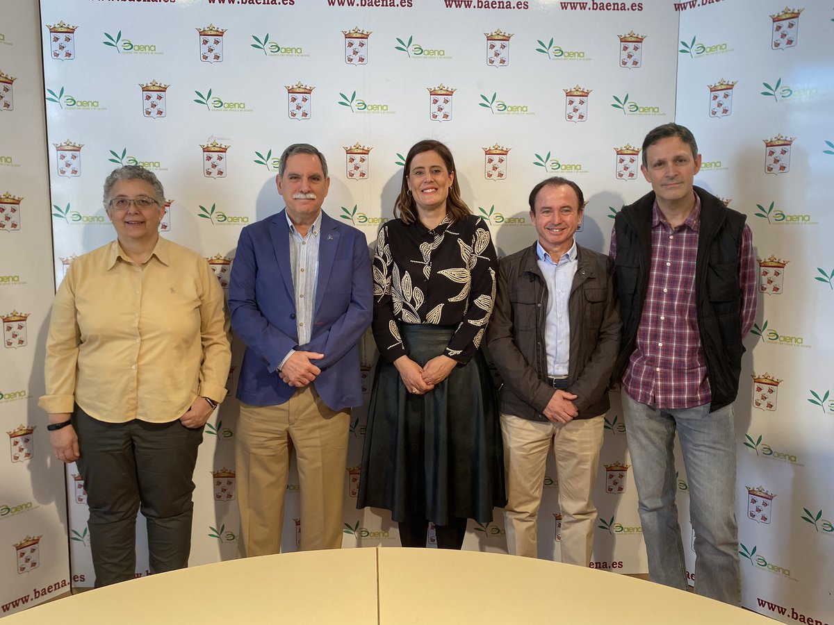 jfvisosanchez's tweet photo. 📆 Jueves en Baena, junto a @crispiernagorda, su alcaldesa, para conocer las necesidades en Formación Profesional de los institutos baenenses y visitar @intcoverpool, empresa local en máxima expansión donde realizan la FCT algunos alumnos/as del municipio. https://t.co/HnV2dk9cis