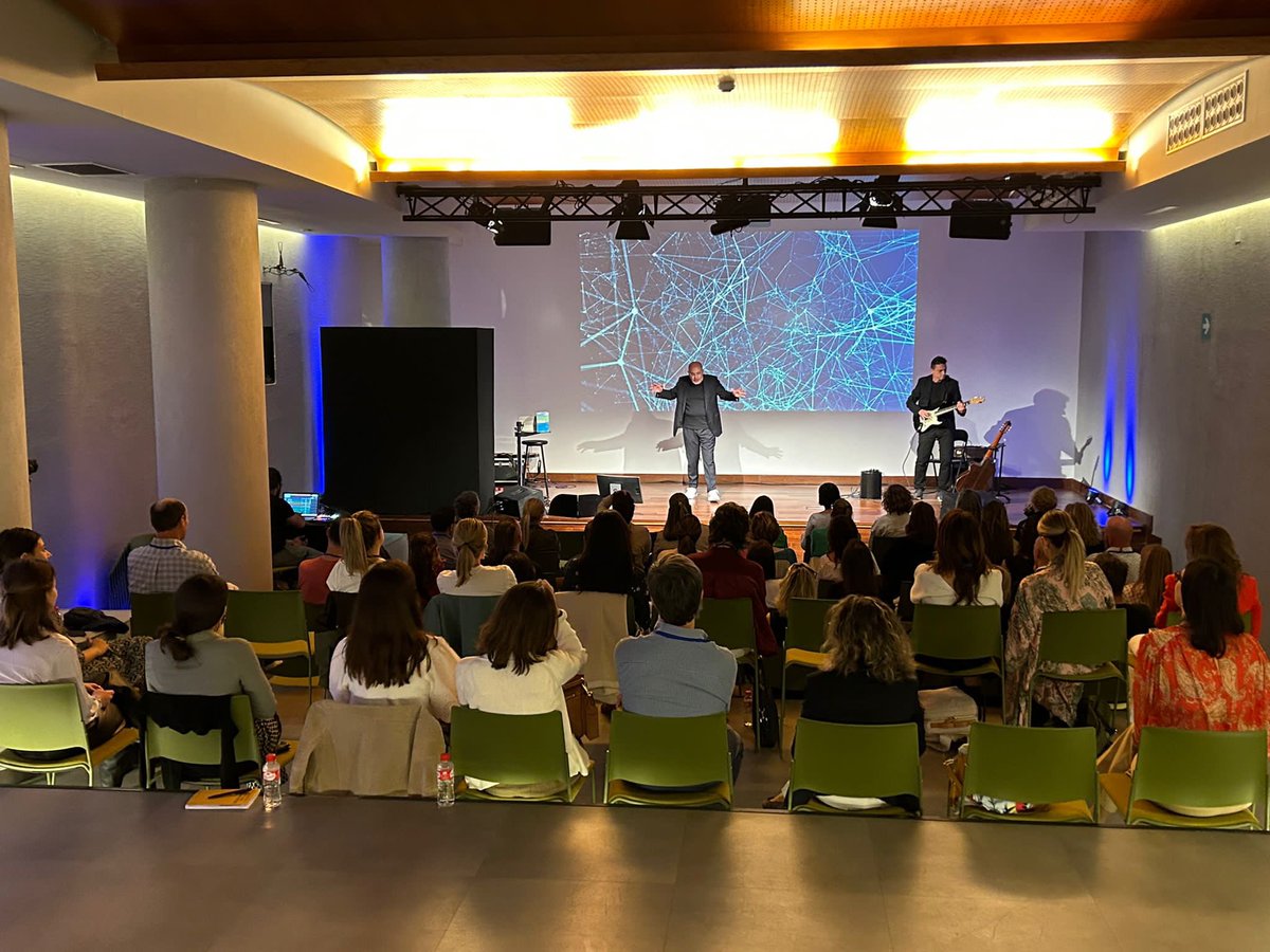 thinkandaction's tweet photo. Estamos viviendo una experiencia transformadora con @fb_think y personajes algo peculiares 🧐
Ellos nos dan LAS 5 CLAVES para iniciar cualquier proceso de transformación...🔛
Es hora de "mojarse", atreverse, cambiar... ¡TRANSFORMARSE!
#SPLASH ! 💦
#confeshow #estreno #cambio https://t.co/pLooN1HjdV