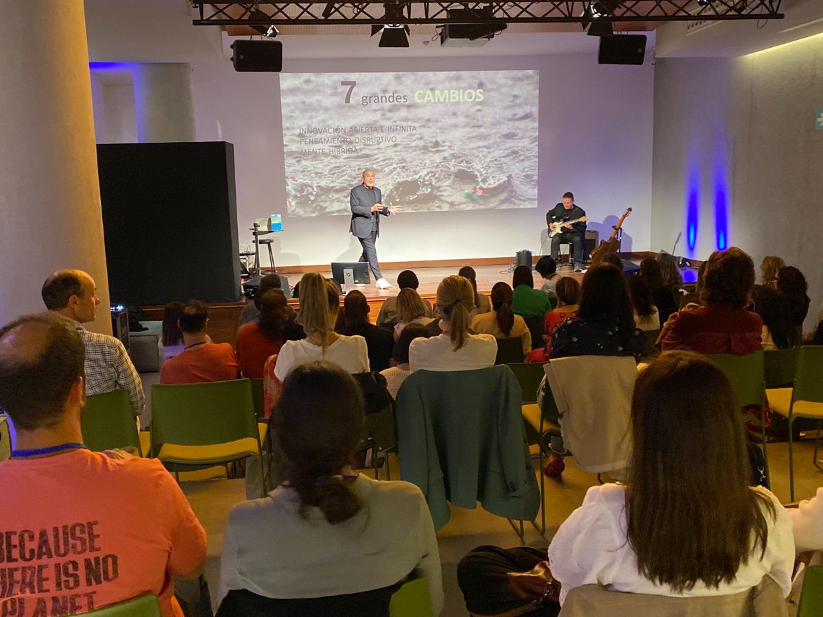 thinkandaction's tweet photo. Estamos viviendo una experiencia transformadora con @fb_think y personajes algo peculiares 🧐
Ellos nos dan LAS 5 CLAVES para iniciar cualquier proceso de transformación...🔛
Es hora de "mojarse", atreverse, cambiar... ¡TRANSFORMARSE!
#SPLASH ! 💦
#confeshow #estreno #cambio https://t.co/pLooN1HjdV