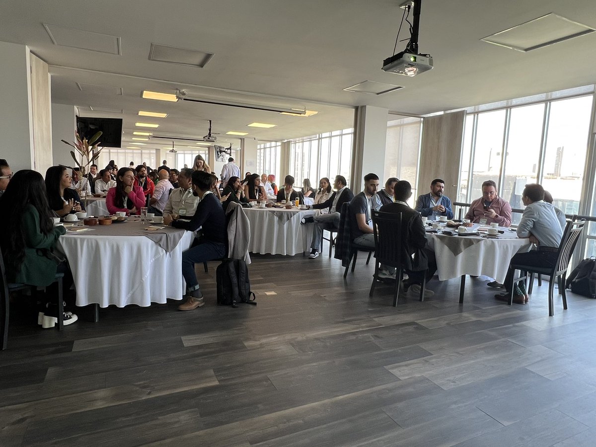 Mkt4eCommerceMX's tweet photo. ¡La tercera edición de nuestro #eCommerceBreakfast está por comenzar! 🤩

Estamos ansiosos por compartir con ustedes todo lo que tenemos preparado 😉. https://t.co/ZsGmy0SLOY
