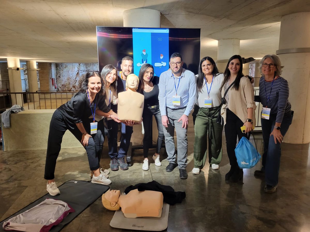 semgencat's tweet photo. #EstàPassant: 
📸 Professionals #SEM de Sala i Territori al Taller de RCP celebrat al XXVIII CONGRÉS NACIONAL CATALÀ D'URGÈNCIES I EMERGÈNCIES, a #Tarragona. https://t.co/EJpWiawgvk