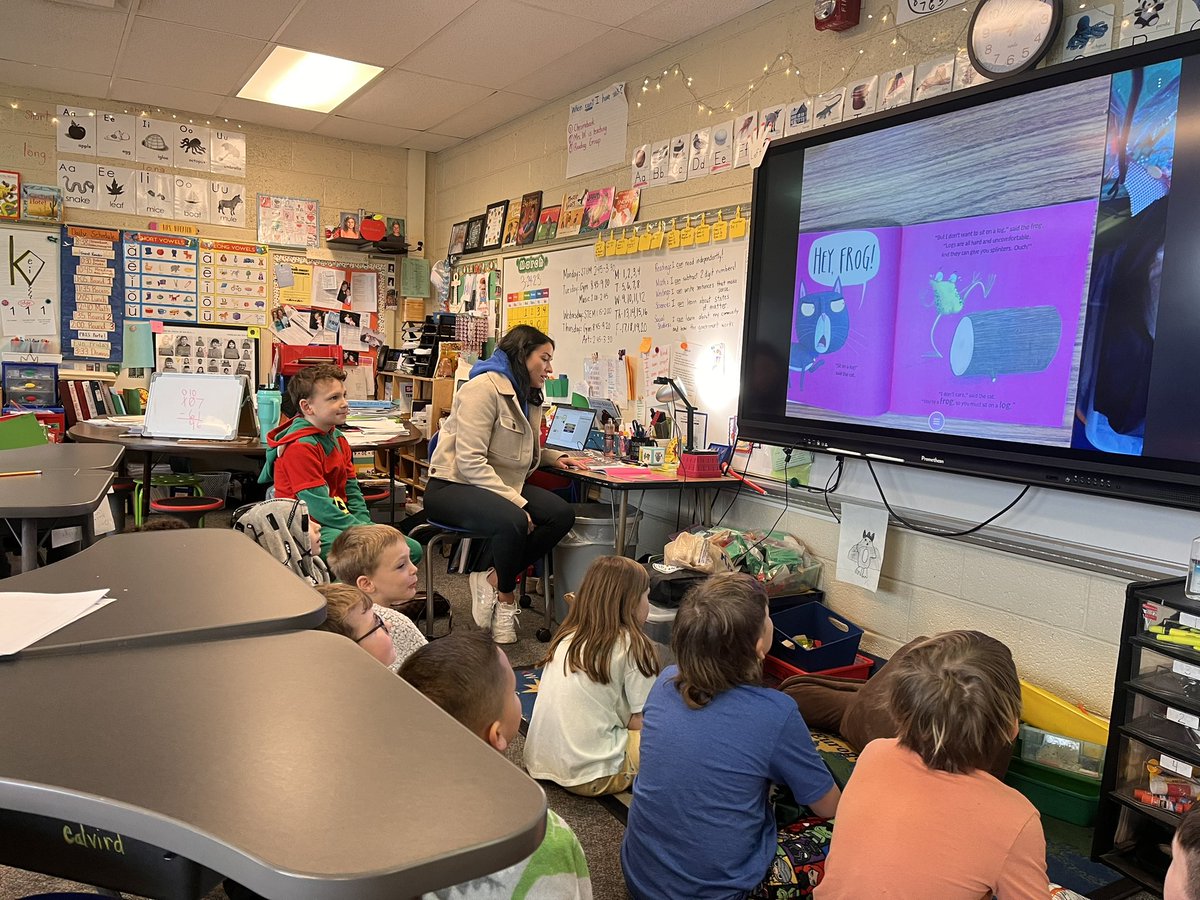 kimwheaton03's tweet photo. Guest readers!  Thank you Mrs. Smith! #InMarauderCountry https://t.co/ulDdOYa28D