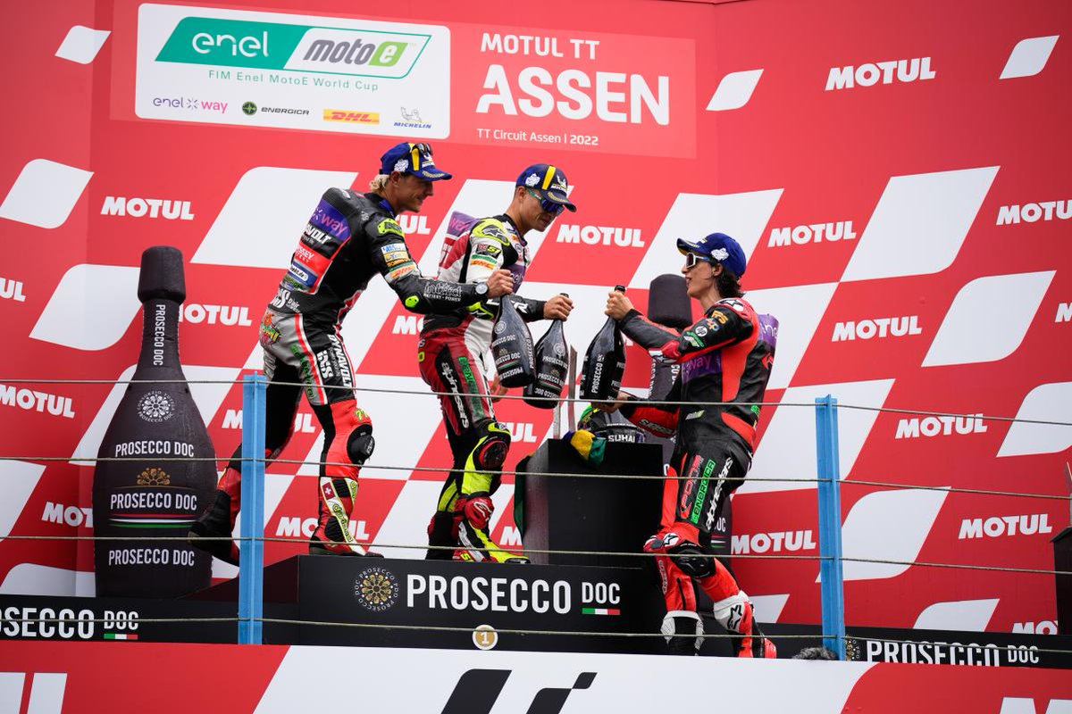 MotoEofficial's tweet image. 🔙🇳🇱 @ericgranado was rewarded for his bravery in last year&apos;s Race 2 of the #DutchGP after a four-lap crazy battle that ended with a red flag🚩! 

Alongside the Brazilian #MotoE rider, we saw @DomiAegerter77 and Casadei at the podiuml! ⚡

#2022recap