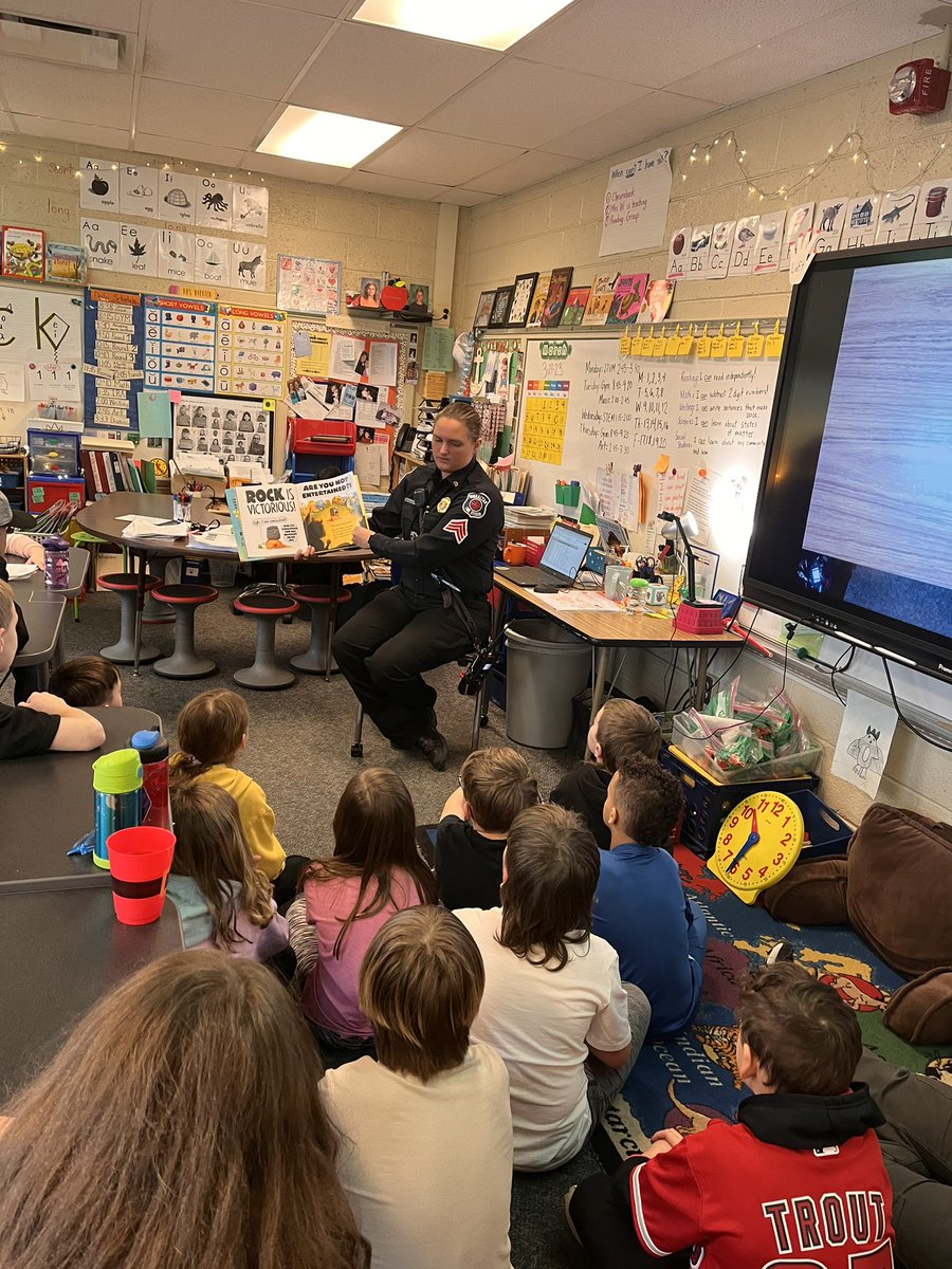 kimwheaton03's tweet photo. Guest readers!  Thank you Gibraltar Fire Department! #InMarauderCountry https://t.co/3Zf1qwKlOS