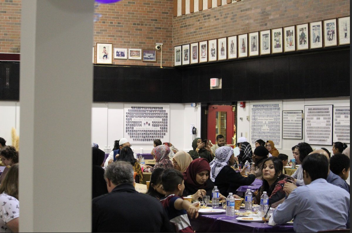 tdsb_ihm's tweet image. Silverthorn CI Muslim Students Association held its 1st iftaar Apr 13 w/ 200 attendees! Many thanks to parent community, Ms.Mirza, Ms.Hayat, Mr.Attia, Ms.Gomez, Ms.Van Enckevort &amp;amp; Ms. Satya! Special thanks to VPs Deo &amp;amp; Wylie, Principal Varvas &amp;amp; sponsors. @DanMacLean12 @LC1_TDSB