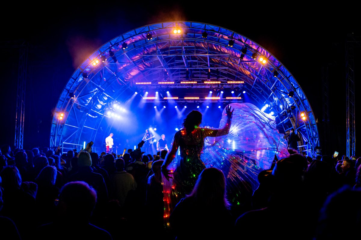 shrewsburyfolk's tweet photo. A brilliant festival moment captured last year!
Photo: https://t.co/Y5Cn1cTPK3 / @goodhabitsband.
#festival #summerfestival #shrewsbury #shrewsburyfolkfestival #shrewsburyfolk #shrewsfolk #festivals #folkfestivals #summer2023 https://t.co/uinjB0yxoZ
