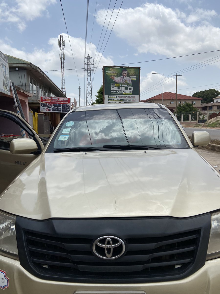 Primaggh's tweet photo. Project: Toyota Hilux

Reupholstered with Red leather, Red Stitching &amp; a customized Gucci strap.

Upgrade to the best Upholstery, personalised to make your car look dapper!

DM, Call 0556960229 or Visit our workshop in Kumasi,Ghana. https://t.co/WyrFnxjSVX