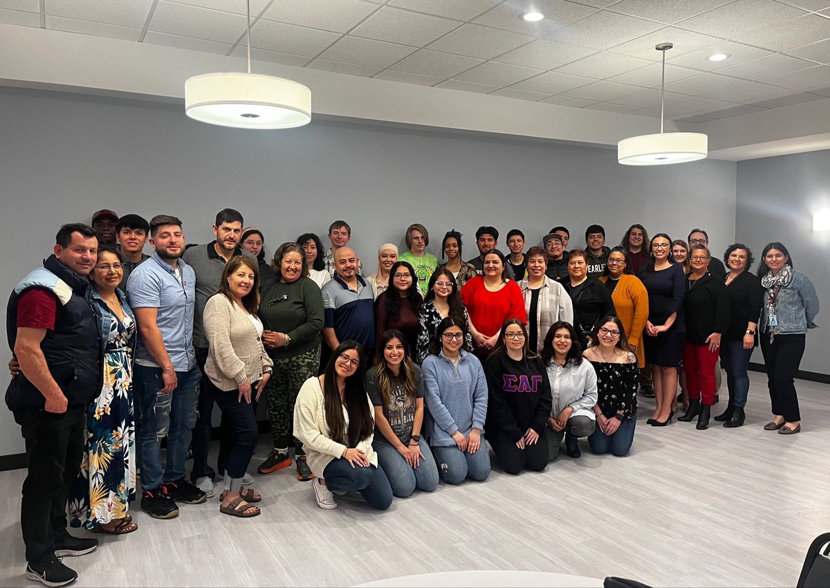 LewisU_AS's tweet image. What an exciting week it’s been! Wednesday evening the First-Gen Flyers enjoyed their End of Year Celebration with a buffet dinner, raffles, presentation from ISAC and wonderful company! Congratulations on almost completing your first-year!! 
#lewisu #lewisu_as #FirstGenFlyers