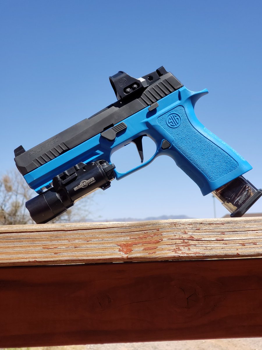 AZWS's tweet photo. #Gunporn Thursday! Featuring a @sigsauerinc #P320 fullsize build with a @sigsauerhunting Romeo 1 pro and @ETSGroupLLC mags, cleary the best.
β’
β’
β’
#Sigsauerinc #Sigsauerhunting #sigoptics #romeo1pro #2ADefenders #AZWS #Shootingforum #ShallNotBeInfringed #siglife πΊπΈ https://t.co/s6dLnOjfH6