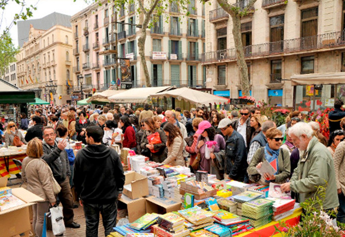 elpolyklin's tweet photo. FIL DELS TIPUS DE PERSONES QUE EXISTEIXEN PER SANT JORDI A BARCELONA 👇 https://t.co/56OmgY7eev