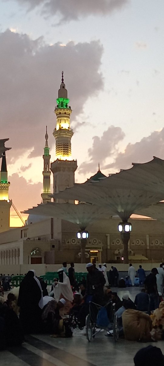 DrBushraIqbal's tweet photo. Riyadh: Saudi Arabia has issued official confirmation that the first day of Eid Al Fitr will fall on April 21, Friday. Eid Mubarak 🌙 #EidUlFitr #EidInMadinah https://t.co/52XWc5ohCo