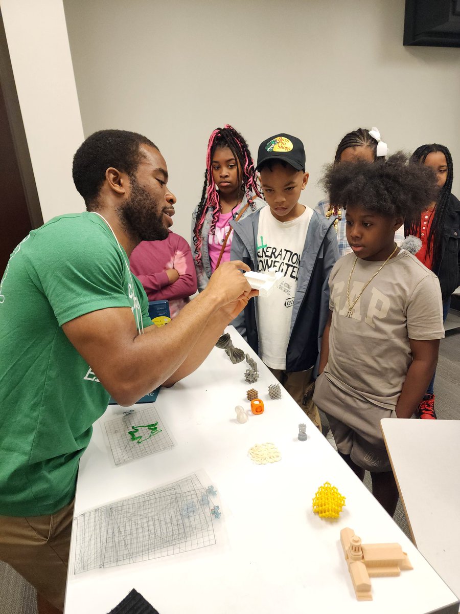 LizaAllisonCMU's tweet photo. What a fun morning hanging out with some 5th graders from Pittsburgh Public Schools, teaching them about the joys of #3dprinting! #NextManufacturing https://t.co/LvW9xPbg69