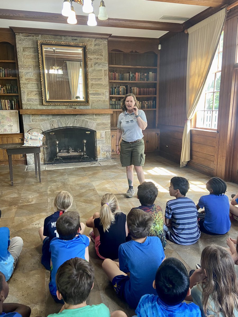 We are having a wonderful time on our field trip to Historic Oakview learning about the past on this farm and seeing lots of cool artifacts! 💙🐸💙