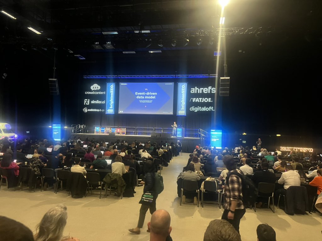 Zelst_'s tweet image. Great talk by @NiteshSharoff on Hacking GA4 for SEO, 8 tips for hacking GA4 for SEO at @brightonseo . We’re all gonna have to learn to love it #seo #love #hackingtips #brightonseo #ga4 #analytics #measurement #analysis