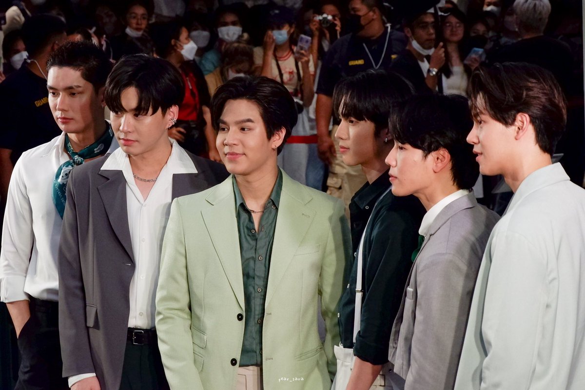 PPPearrr's tweet photo. เฟรมที่คิดถึง น่ารักสุบๆเลยย 🥺

#nathadej #bbverpj 
#teerex_knk #prat_bapo
#yinyin_anw #warwanarat 
#GrabCarPremiumxYinWar https://t.co/LkRo0eiIRv