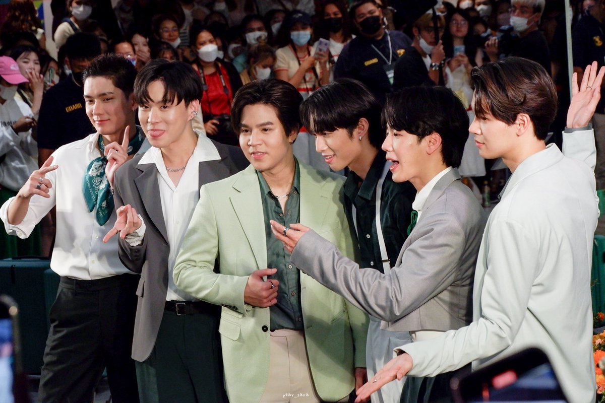 PPPearrr's tweet photo. เฟรมที่คิดถึง น่ารักสุบๆเลยย 🥺

#nathadej #bbverpj 
#teerex_knk #prat_bapo
#yinyin_anw #warwanarat 
#GrabCarPremiumxYinWar https://t.co/LkRo0eiIRv