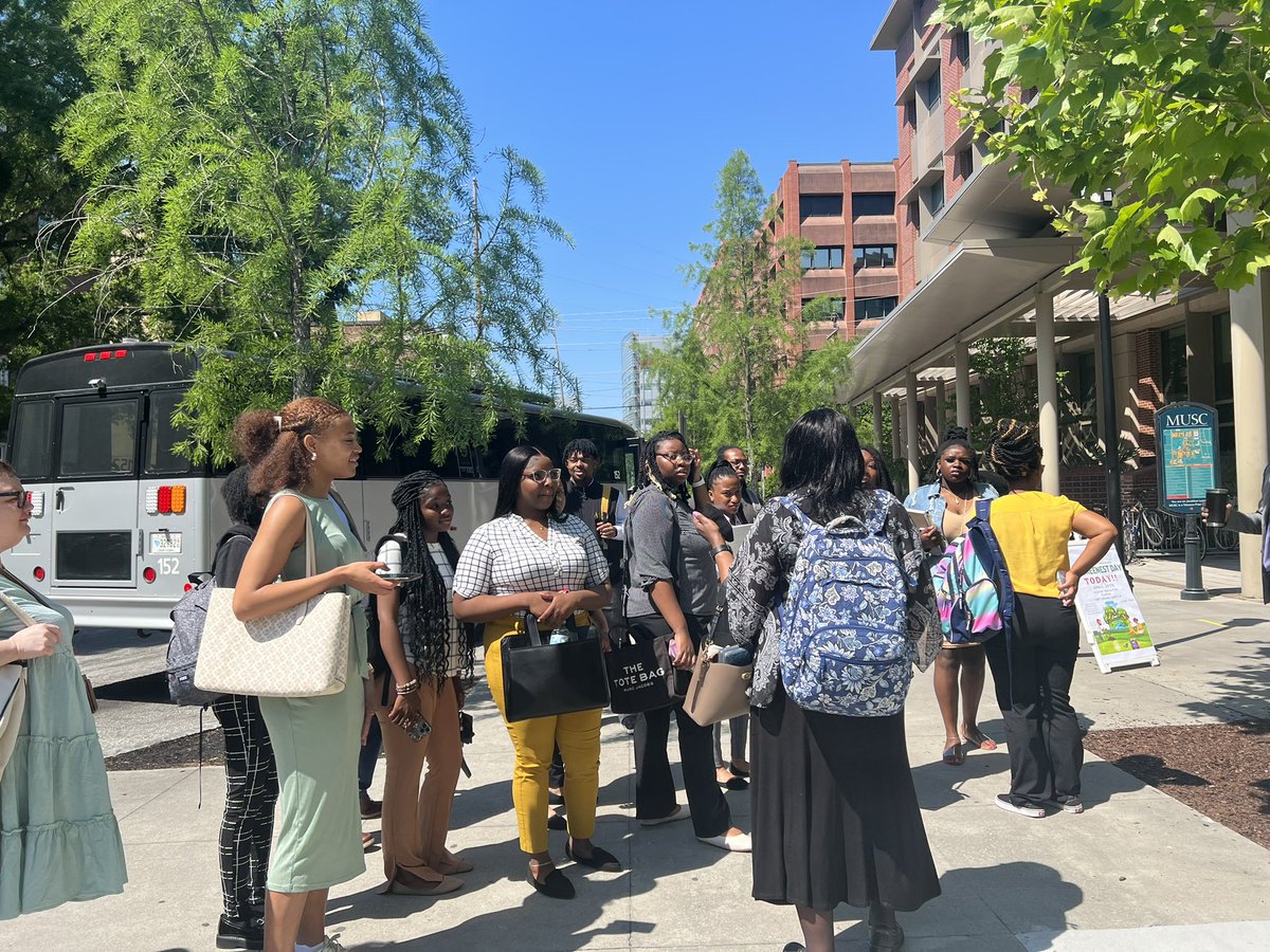 muschollings's tweet photo. Thrilled to welcome @SCSTATE1896 students to campus to finish off their cancer research seminar! #CancerResearch #PipelinePrograms https://t.co/MteyqhkHHQ